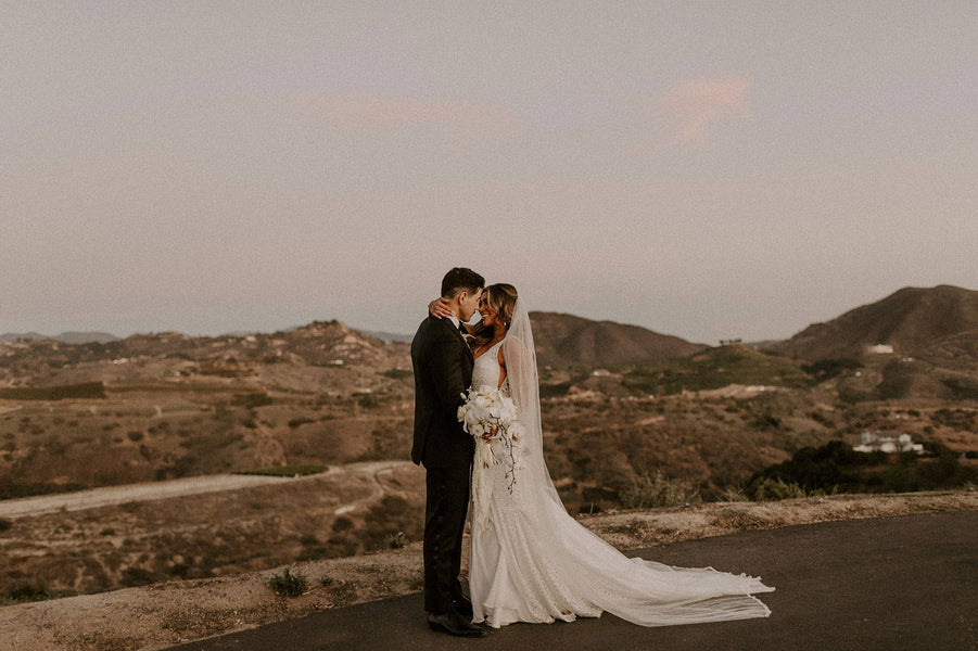 Juan y Ashley con el vestido Chelo 